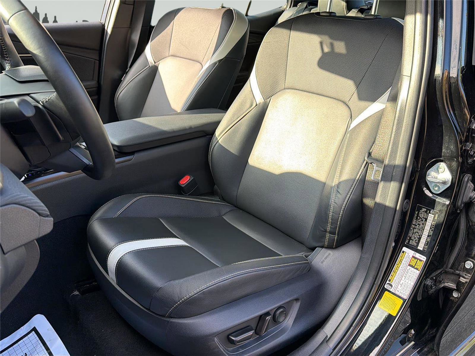 Used 2025 Toyota Camry SE FWD image 9