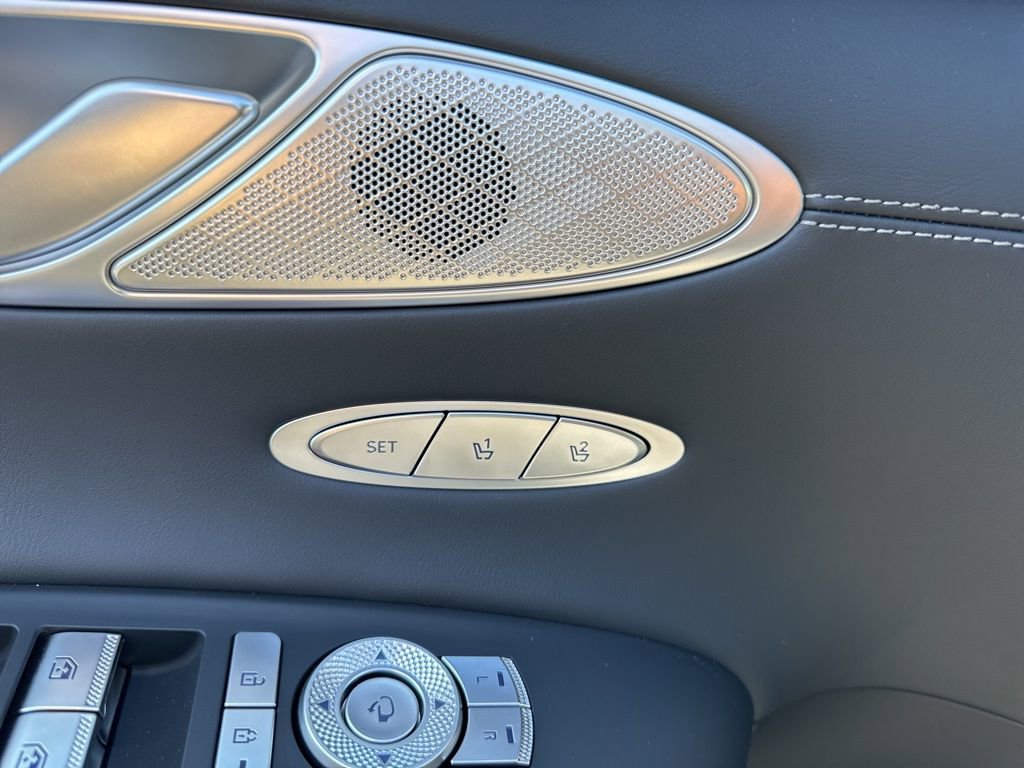 Used 2025 Genesis GV70 2.5T w/ Select Package image 18