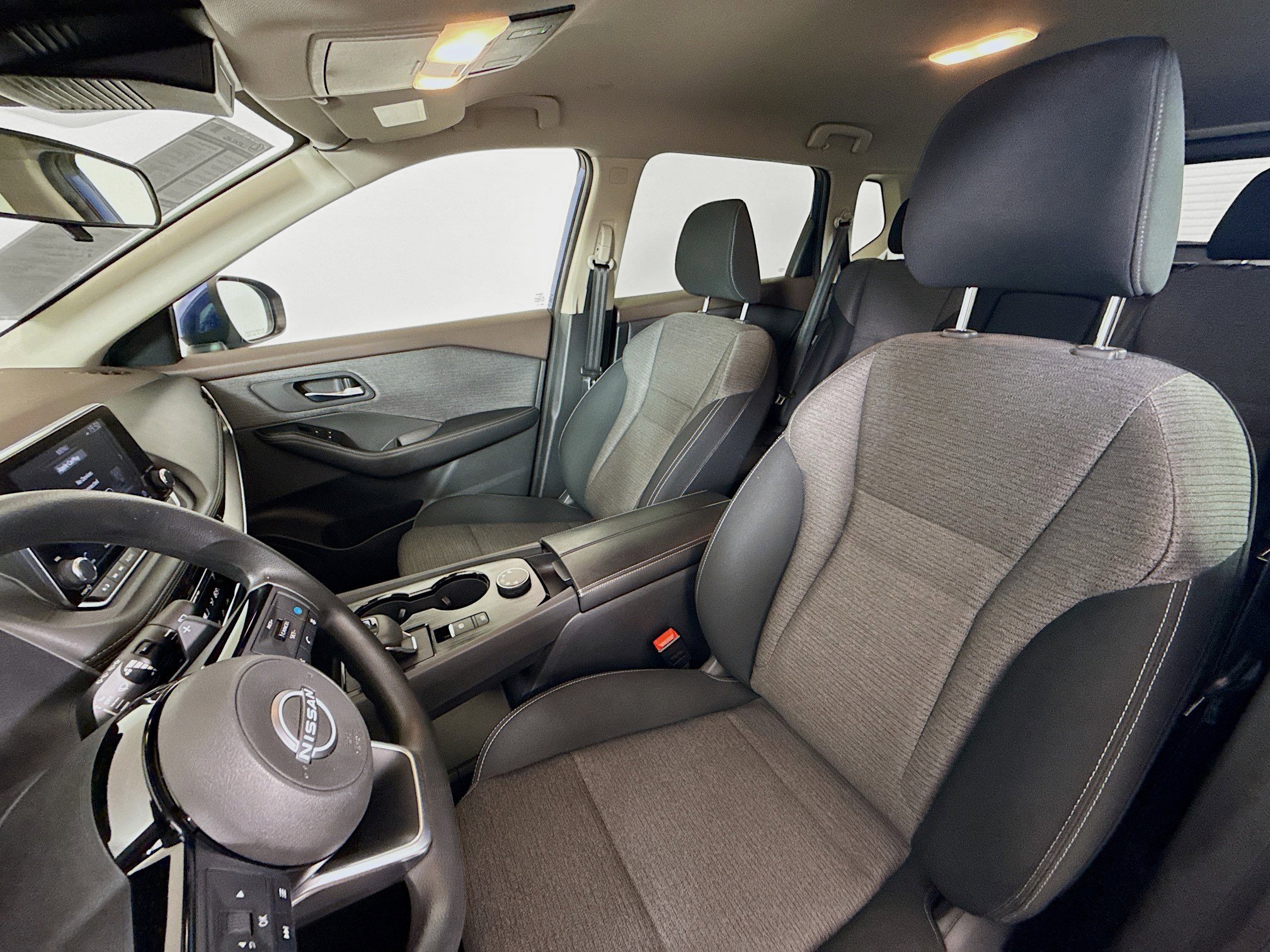 Used 2022 Nissan Rogue SV AWD/4WD image 11