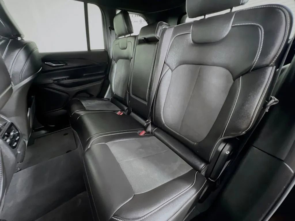 Used 2023 Jeep Grand Cherokee Altitude AWD/4WD image 25