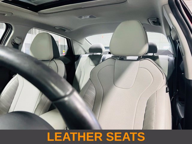 Used 2023 Hyundai Elantra Limited w/ Preferred Accessory Package FWD image 3