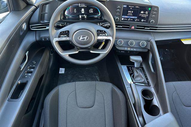 Certified 2026 Hyundai Elantra SE FWD image 15