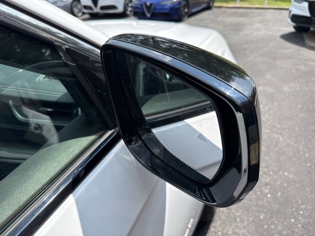 Used 2023 Jeep Grand Cherokee Limited image 17