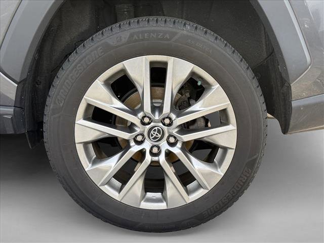 Used 2020 Toyota RAV4 XLE Premium image 9