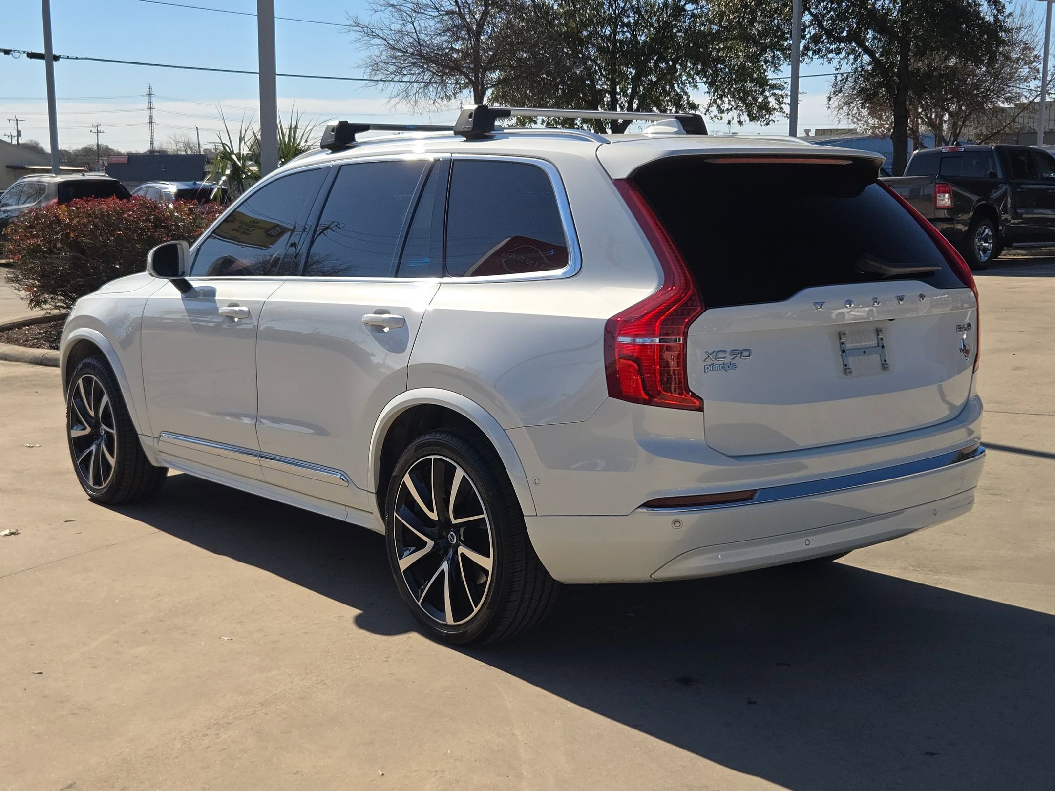 Used 2023 Volvo XC90 B6 Plus image 5