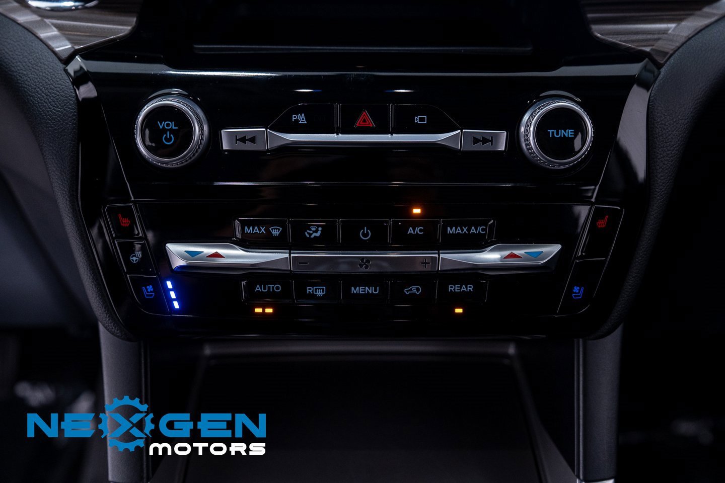 Used 2023 Ford Explorer Limited image 14