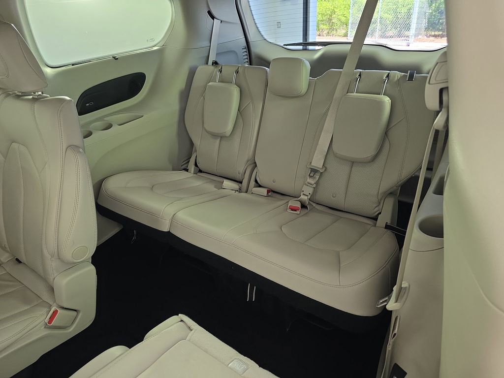 Used 2017 Chrysler Pacifica Touring-L Plus w/ Advanced Safetytec Group image 29