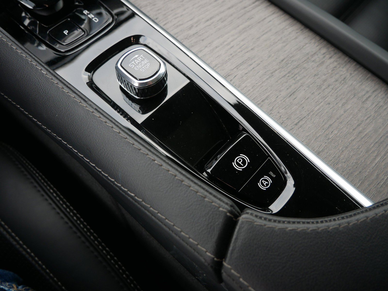 Certified 2023 Volvo XC90 T8 Ultimate w/ Protection Package Premier AWD/4WD image 23