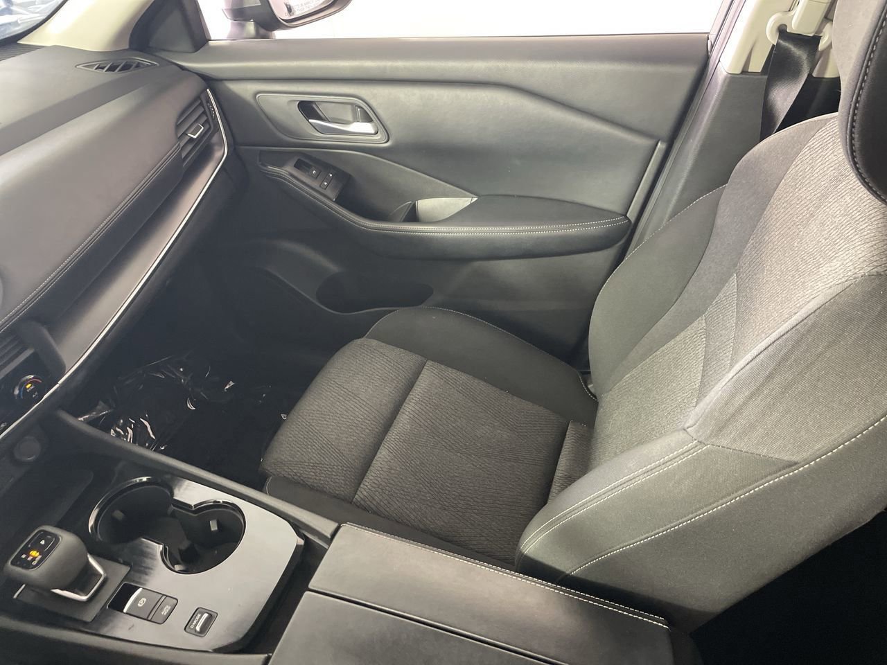 Used 2025 Nissan Rogue SV FWD image 21
