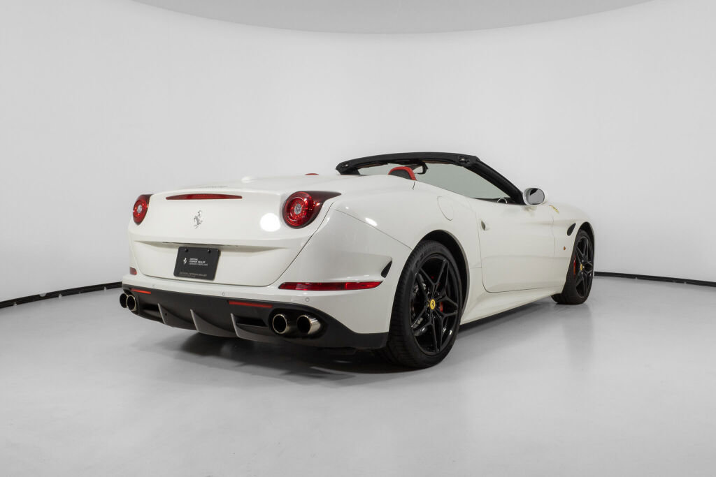 Used 2017 Ferrari California T image 2