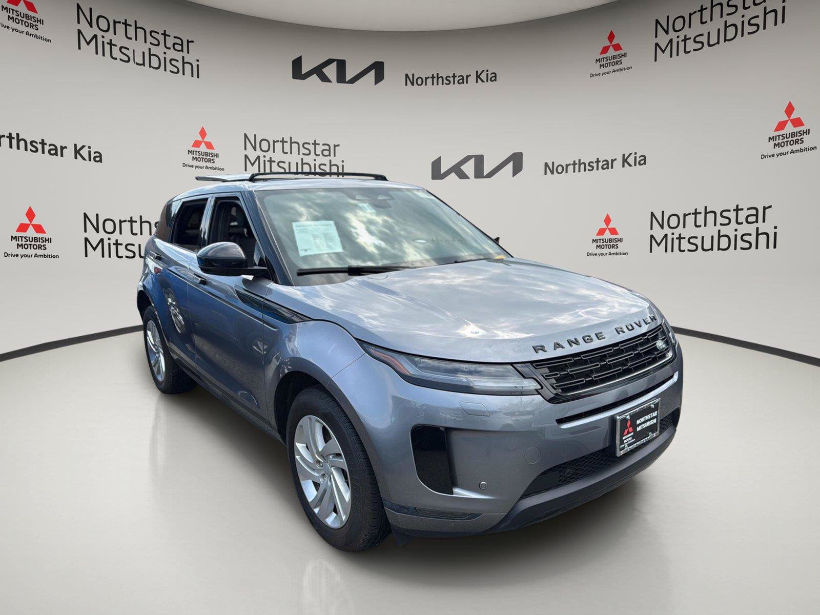Used 2024 Land Rover Range Rover Evoque S AWD/4WD image 8
