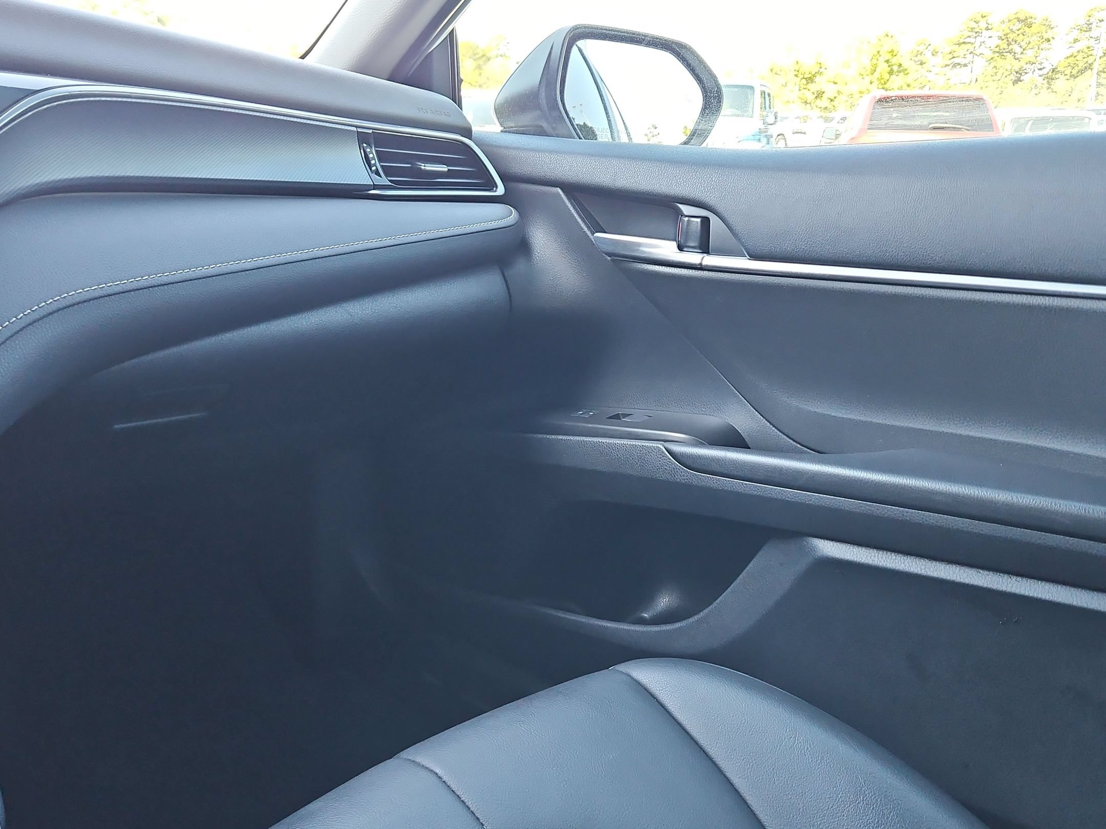 Used 2023 Toyota Camry SE w/ Convenience Package FWD image 11