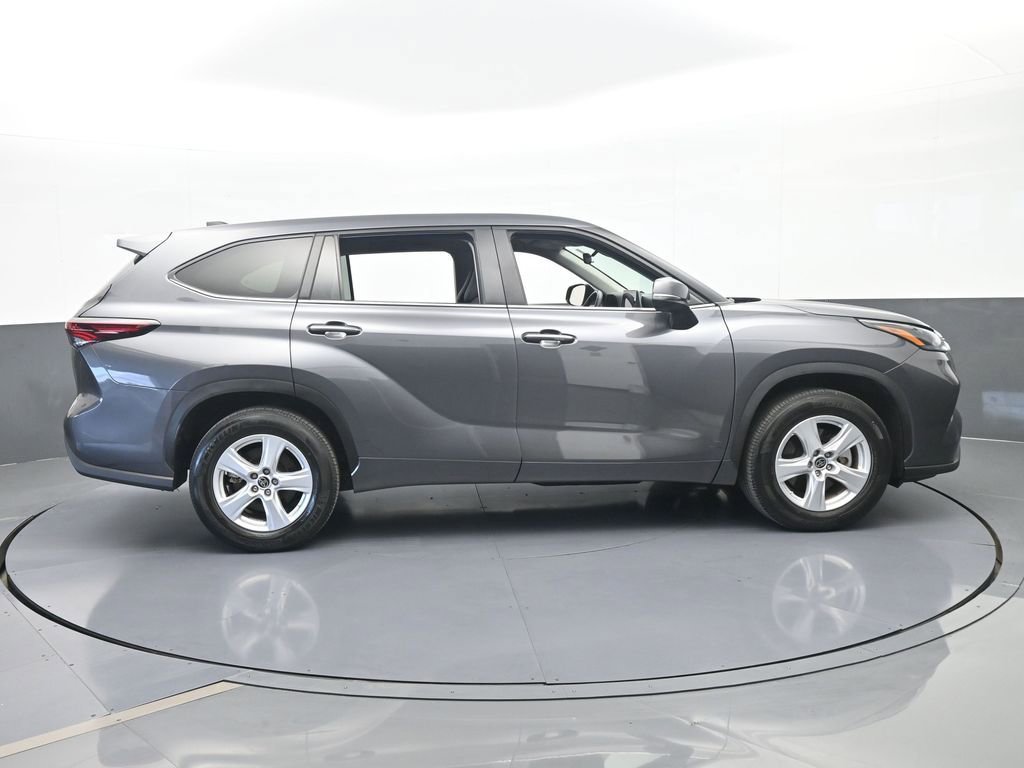 Used 2024 Toyota Highlander LE image 7