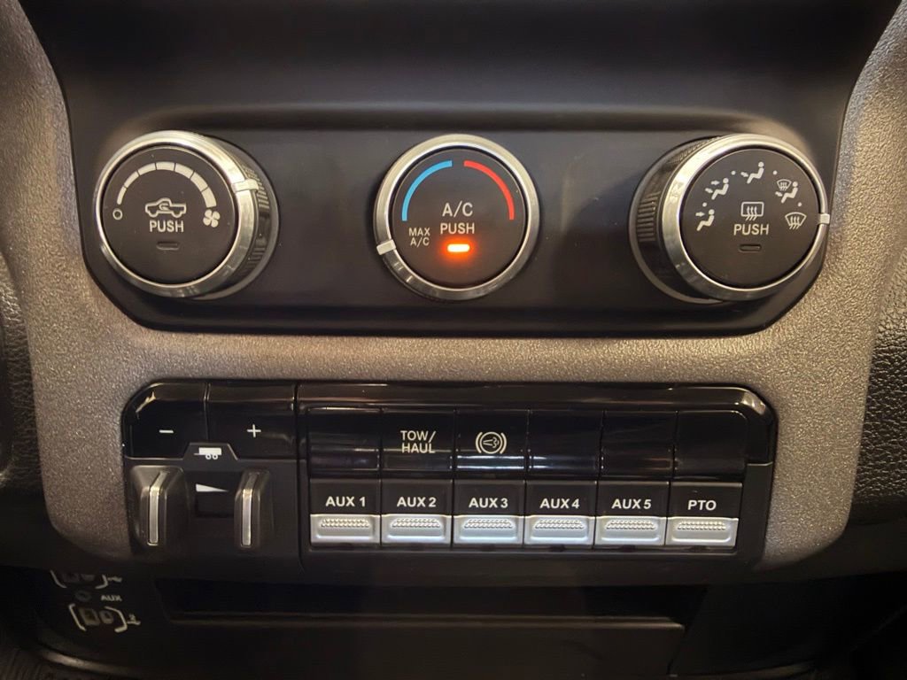 Used 2020 RAM 3500 Tradesman w/ Chrome Appearance Group AWD/4WD image 33
