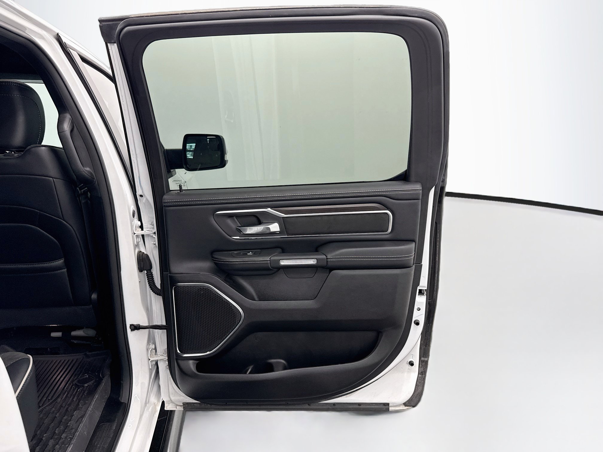 Used 2025 RAM 1500 Laramie AWD/4WD image 30
