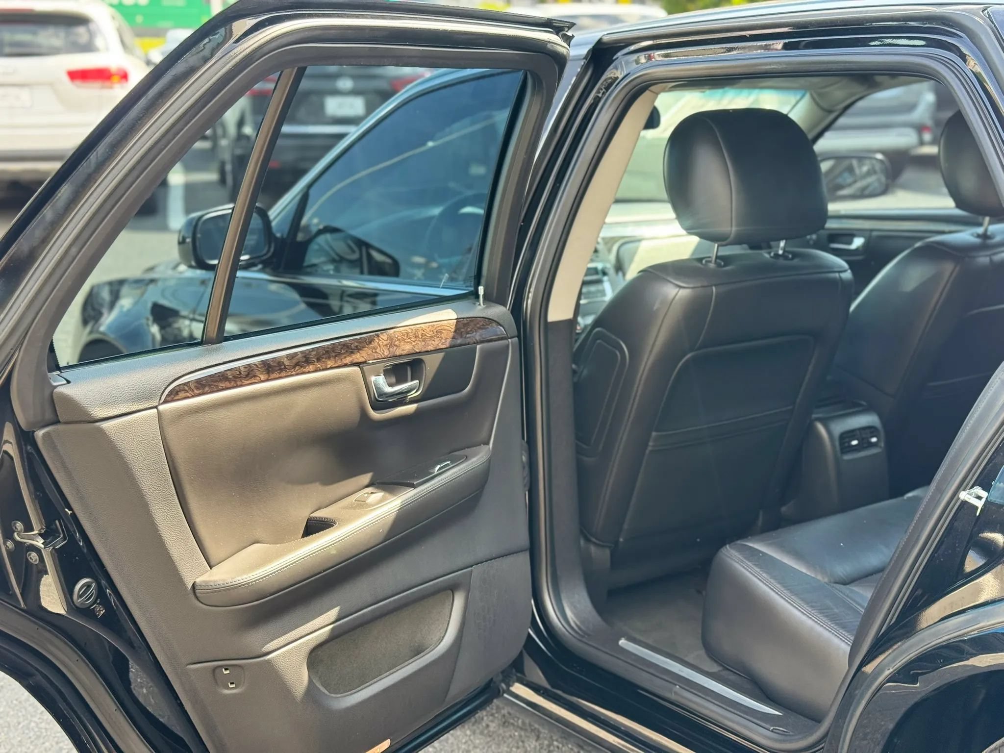 Used 2010 Cadillac DTS FWD image 26