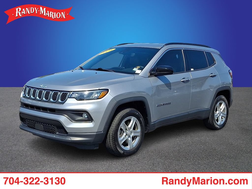Used 2024 Jeep Compass Latitude AWD/4WD image 1