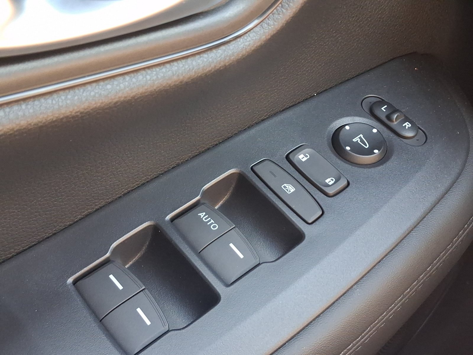 Used 2027 Honda HR-V LX image 13