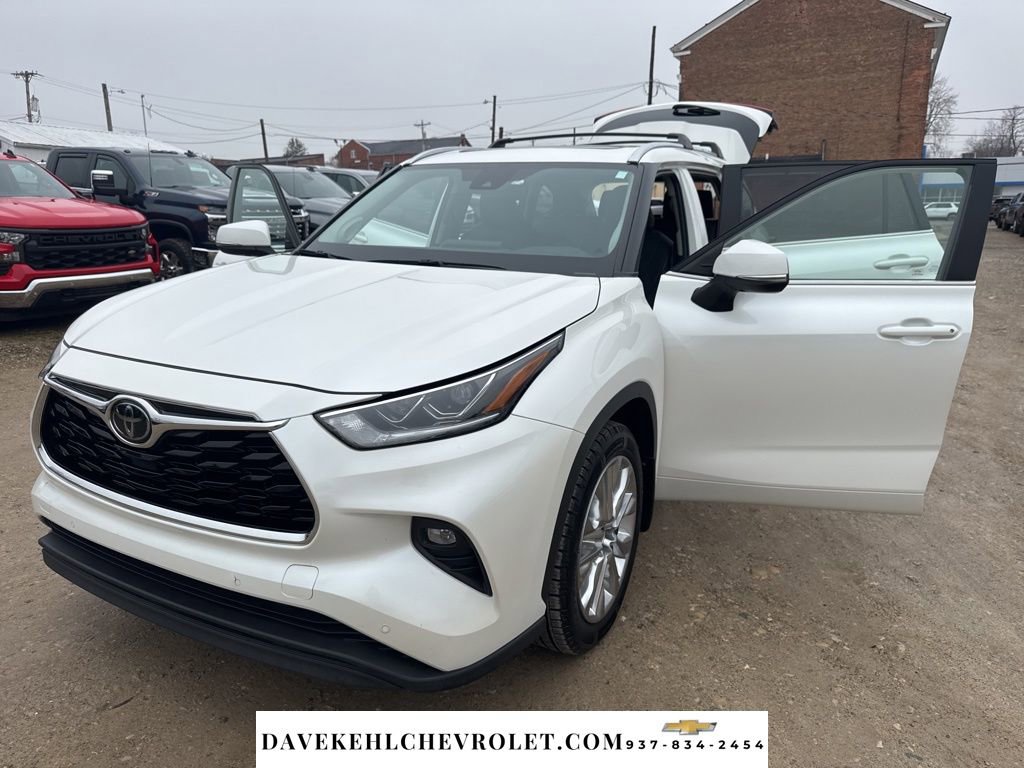 Used 2020 Toyota Highlander Limited image 32