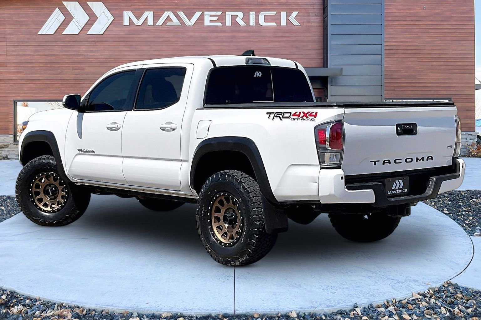 Used 2023 Toyota Tacoma TRD Off-Road w/ Technology Package AWD/4WD image 4