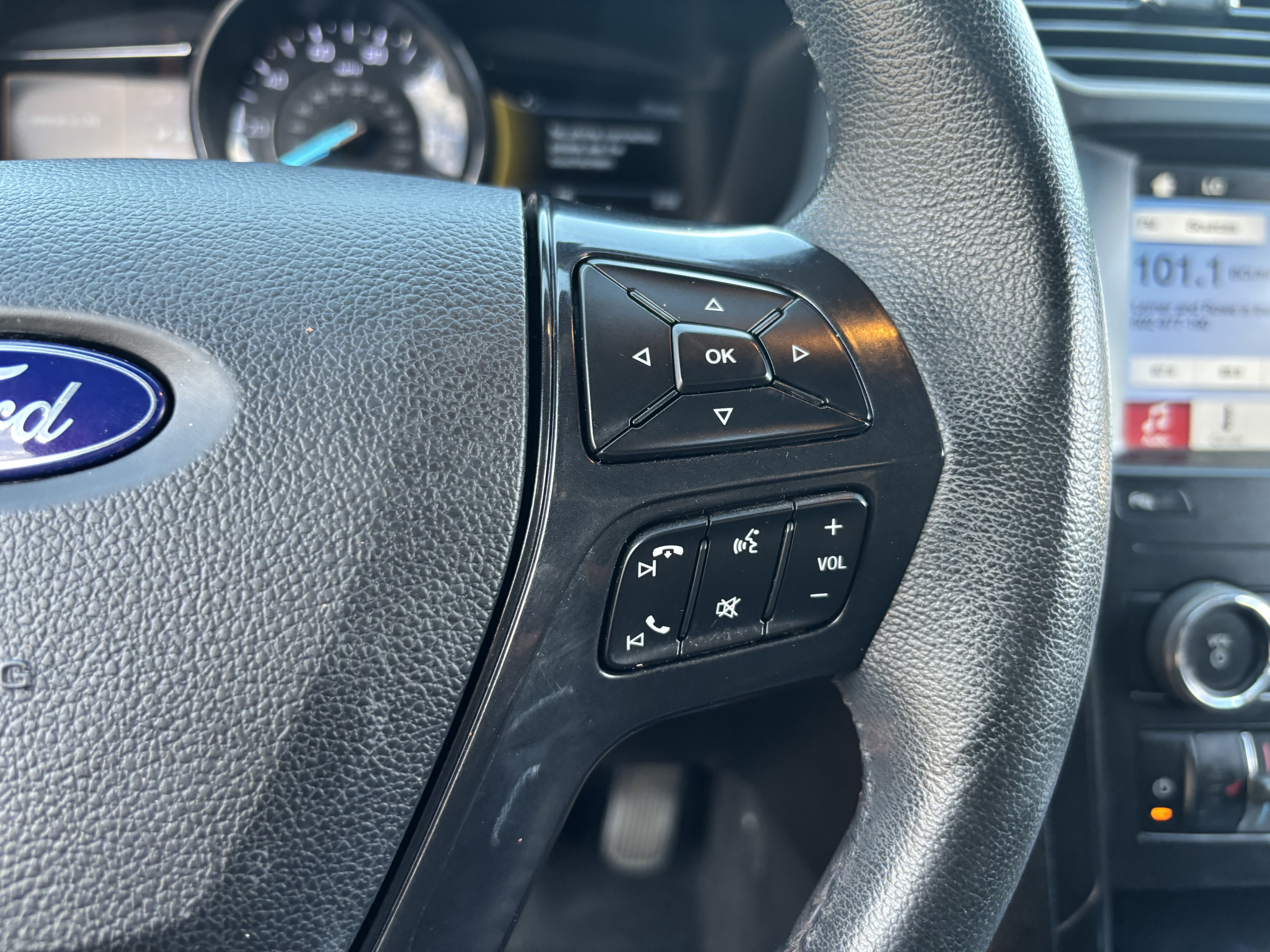 Used 2019 Ford Explorer XLT w/ Equipment Group 202A FWD image 26