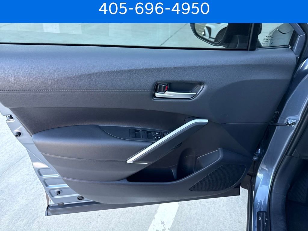 Used 2025 Toyota Corolla Cross XLE w/ Convenience Package image 12