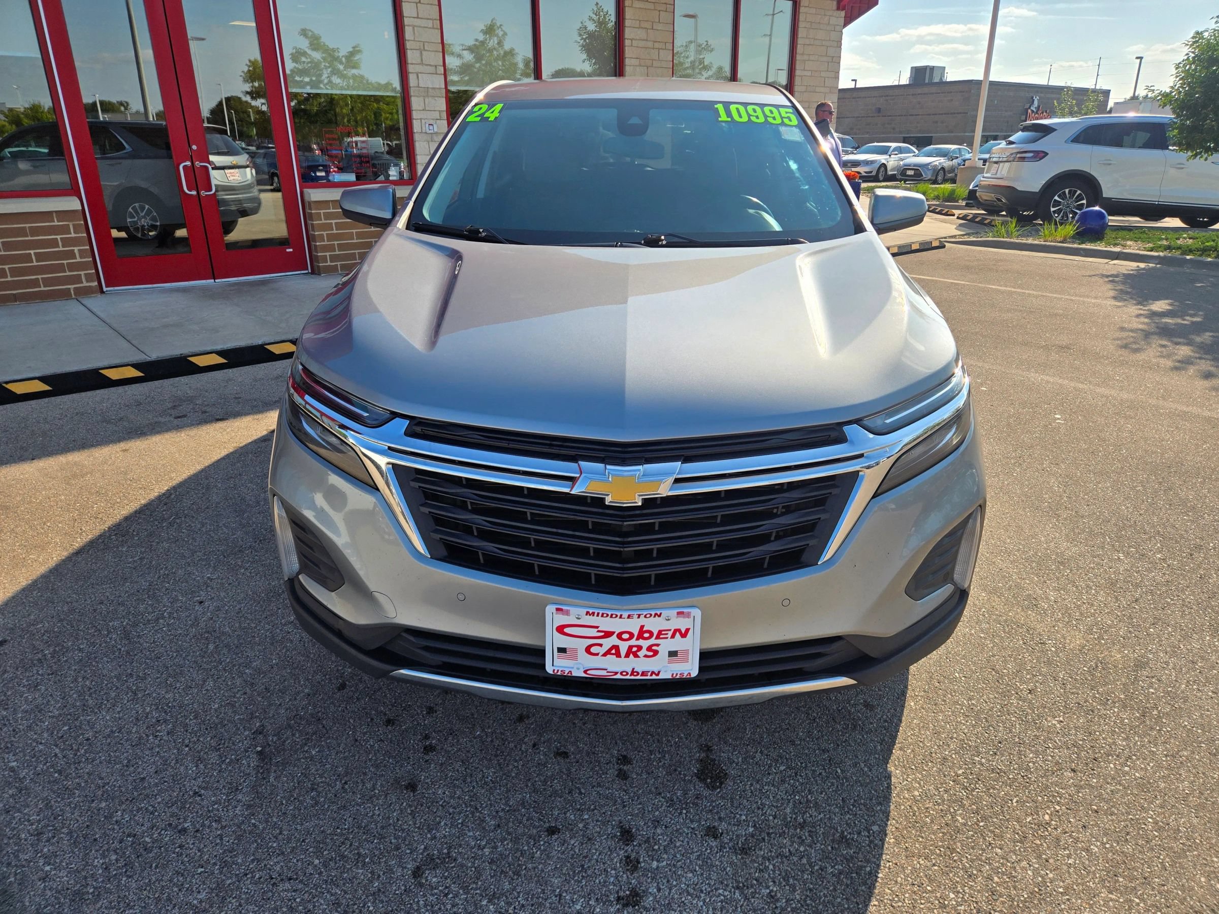 Used 2024 Chevrolet Equinox LT w/ Driver Convenience Package AWD/4WD image 2