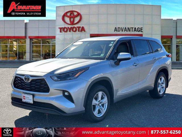 Used 2023 Toyota Highlander LE AWD/4WD image 4