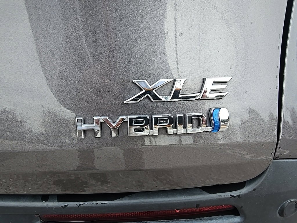 Used 2024 Toyota Sienna XLE image 32