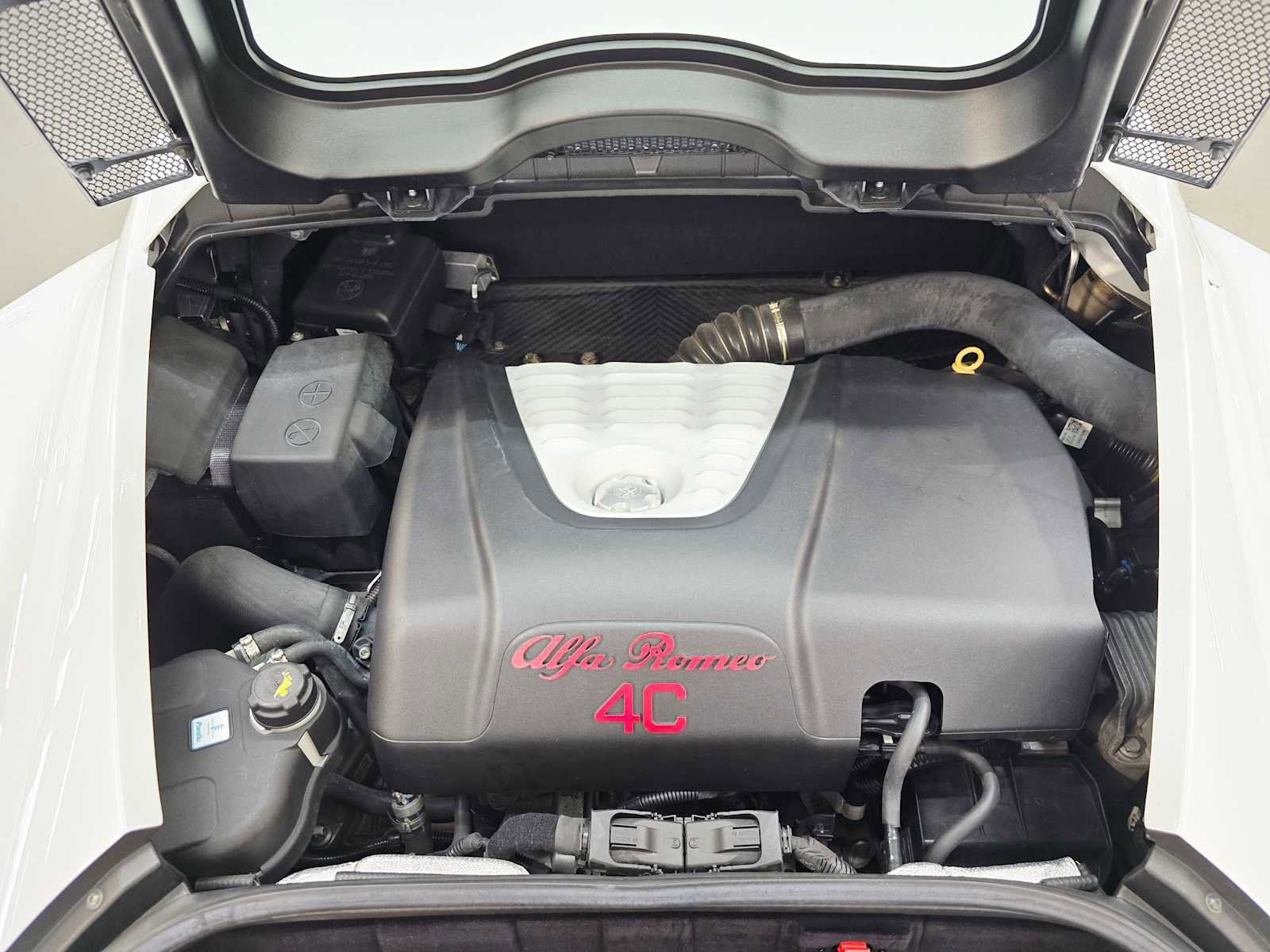 Used 2018 Alfa Romeo 4C Coupe w/ Convenience Group - Coupe image 9