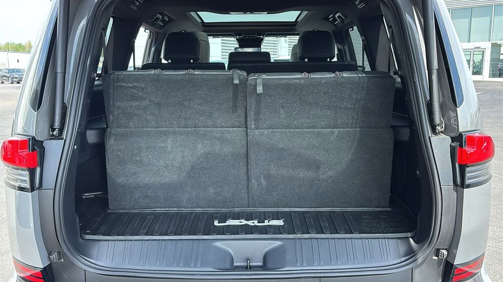 Used 2024 Lexus GX 550 w/ Accessory Package (2T) image 32