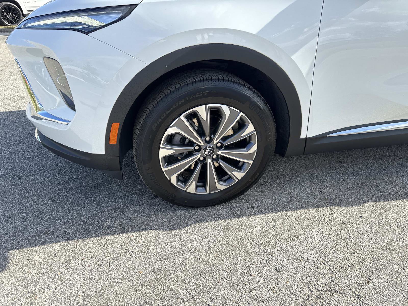 Used 2025 Buick Envision Preferred image 9