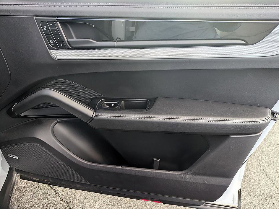 Used 2024 Porsche Cayenne image 41