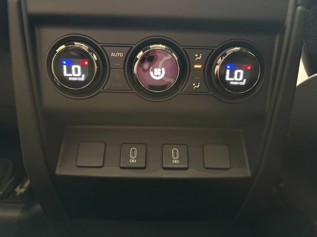 New 2026 Land Rover Defender 110 AWD/4WD image 24
