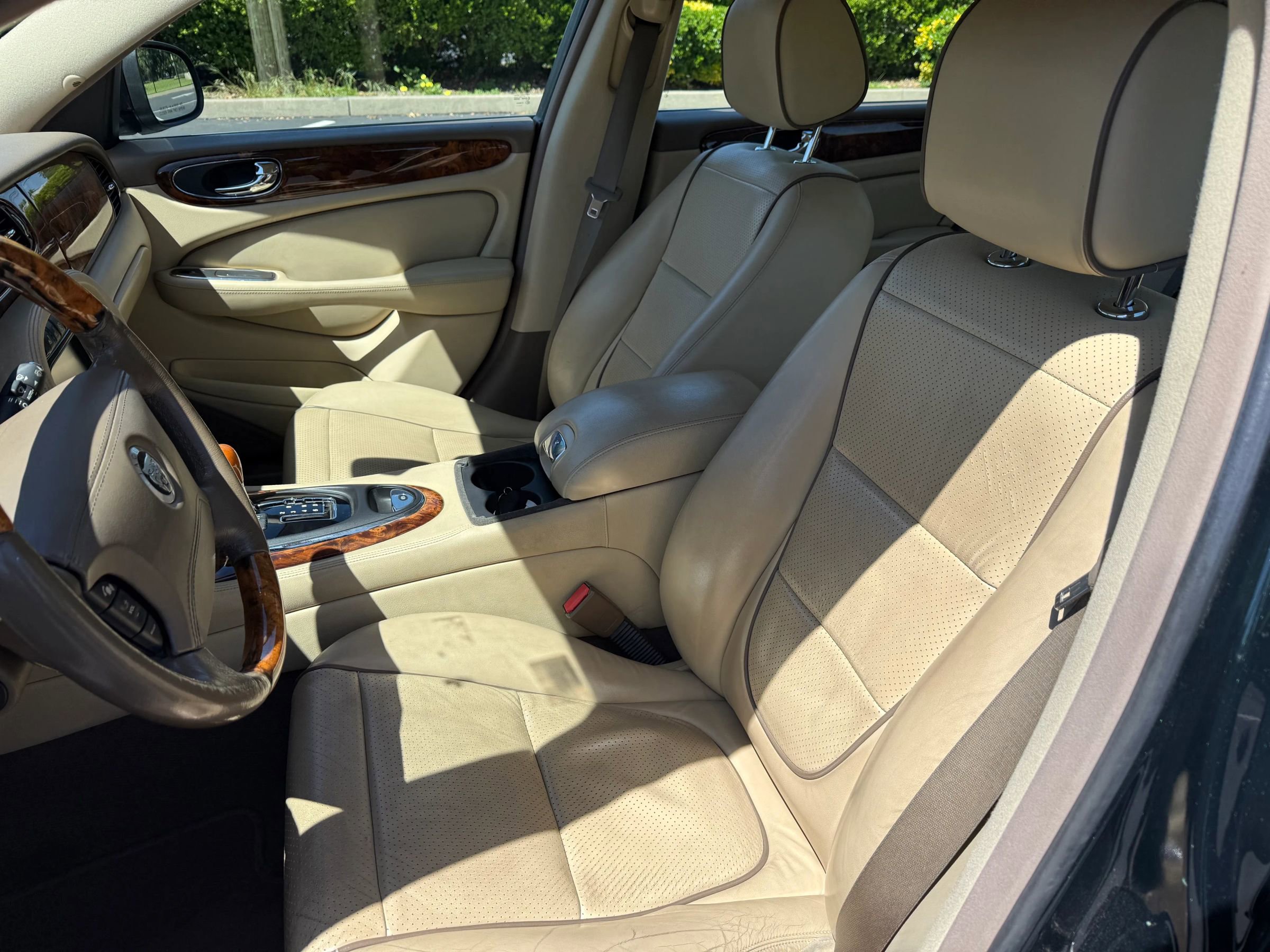 Used 2008 Jaguar XJ8 image 13