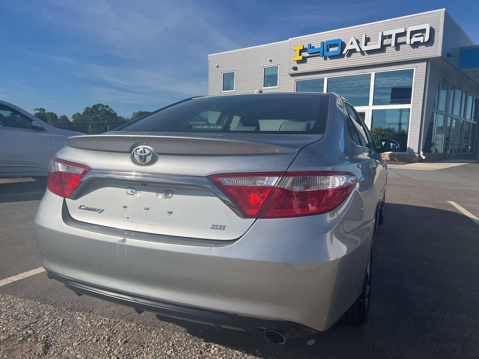 Used 2016 Toyota Camry SE w/ Moonroof Package image 11
