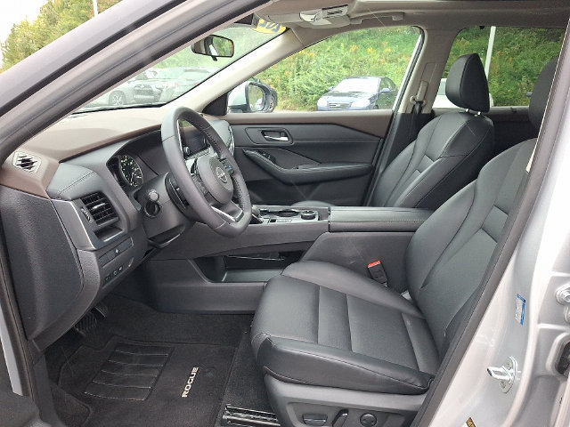 Used 2023 Nissan Rogue SV w/ SV Premium B Package AWD/4WD image 13