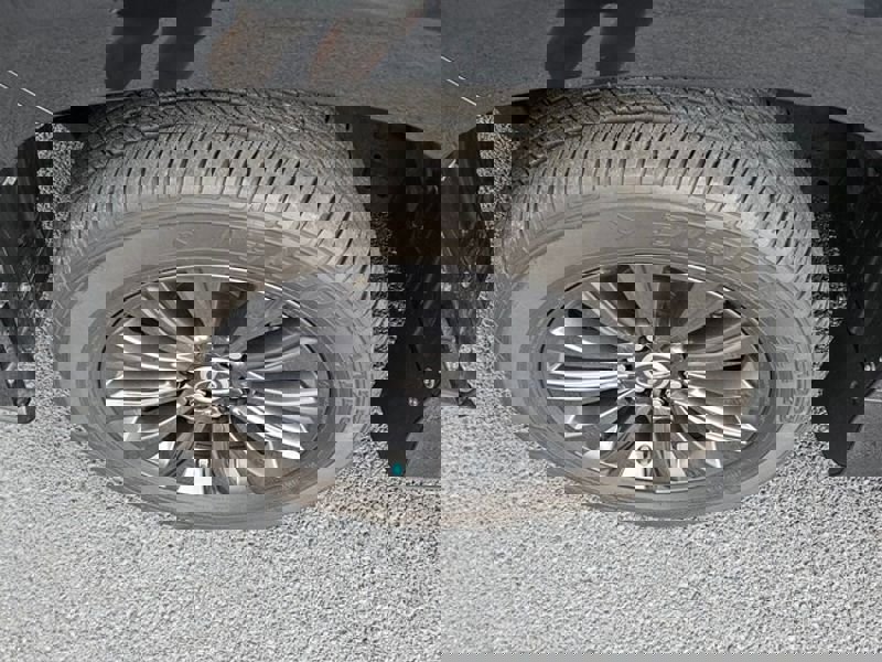 Used 2023 Lexus GX 460 Premium w/ Accessory Package image 18