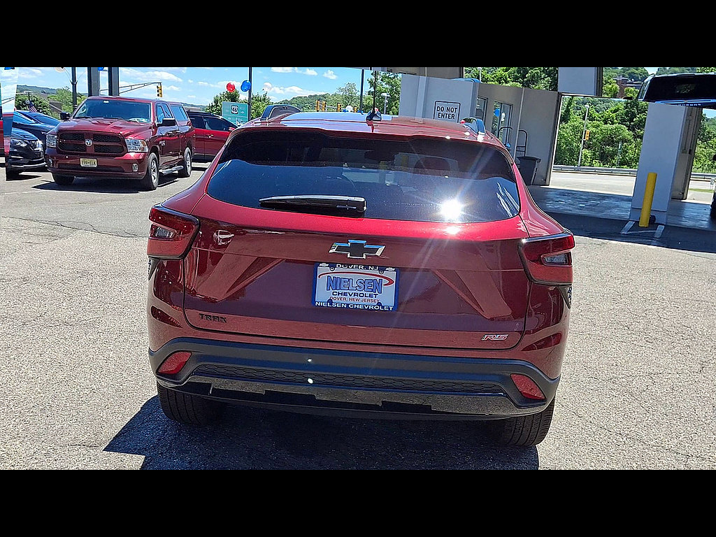 Certified 2024 Chevrolet Trax RS w/ Sunroof Package FWD image 7