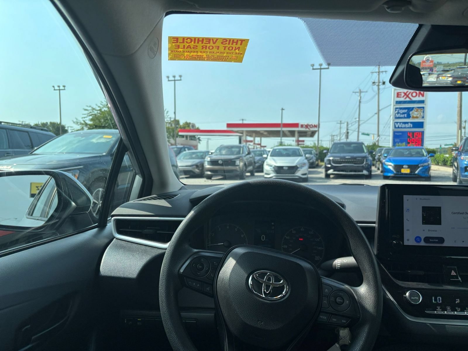 Used 2025 Toyota Corolla LE FWD image 31