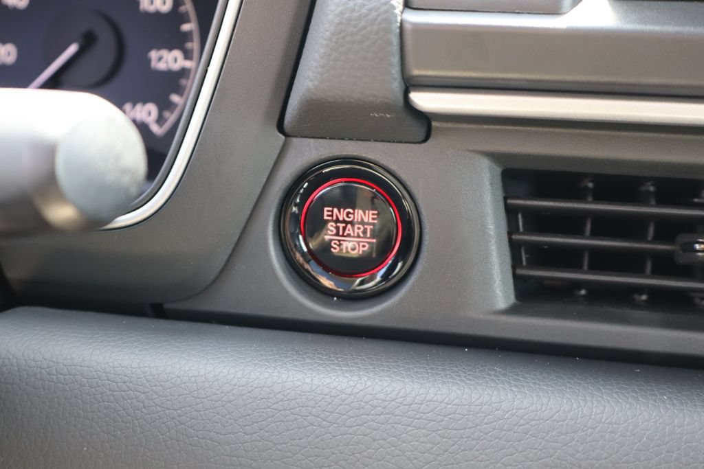 Used 2023 Honda Pilot Touring image 17