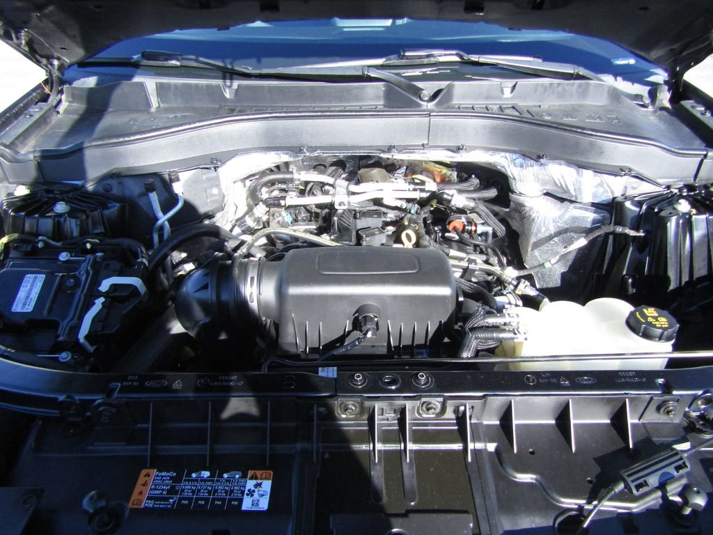 Used 2020 Ford Explorer XLT w/ Equipment Group 202A image 9