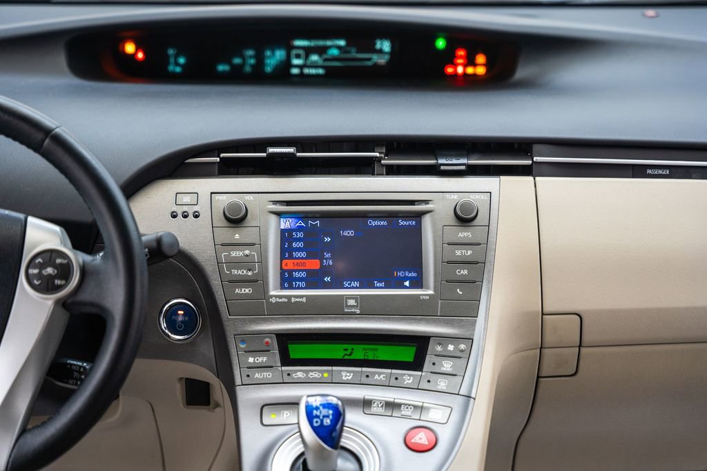 Used 2015 Toyota Prius Five FWD image 21