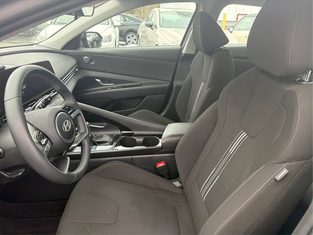 Certified 2025 Hyundai Elantra SEL image 9