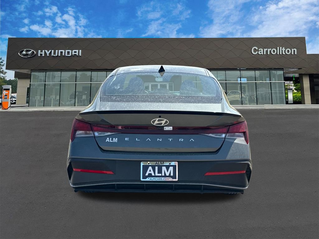 Used 2025 Hyundai Elantra Sport image 6