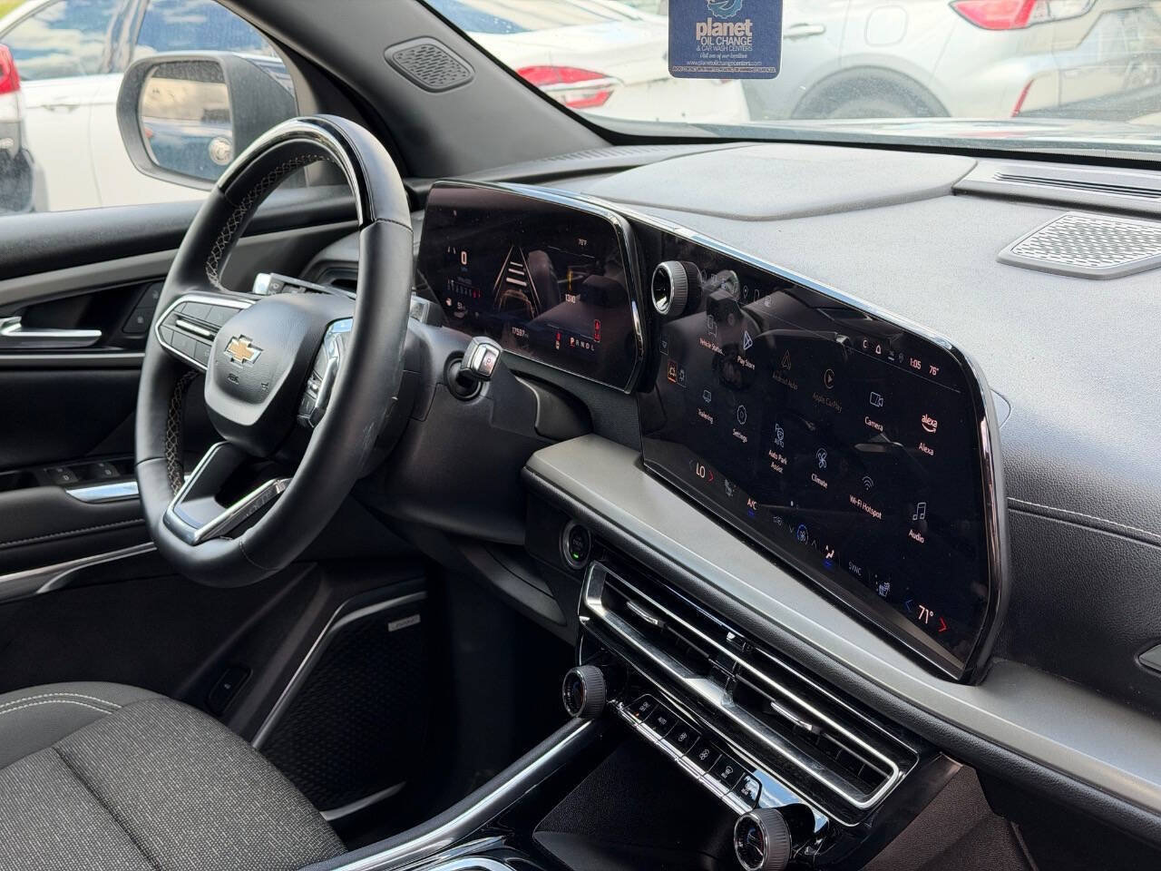 Used 2025 Chevrolet Traverse LT w/ Enhanced Driving Package FWD image 9