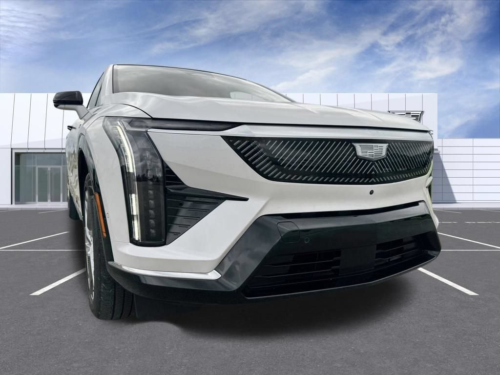 Used 2025 Cadillac Optiq Luxury 2 w/ LPO, Floor Liner Package AWD/4WD image 8
