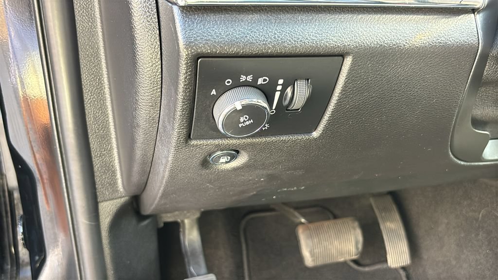 Used 2020 Jeep Grand Cherokee Overland AWD/4WD image 14