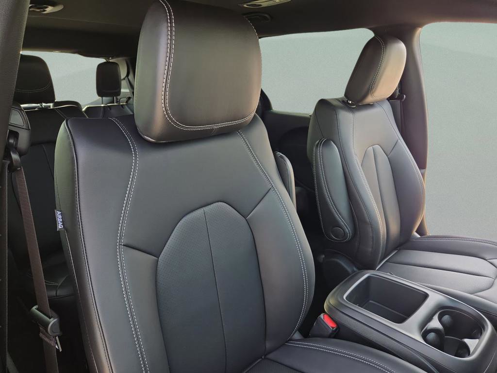 New 2026 Chrysler Pacifica Select FWD image 31