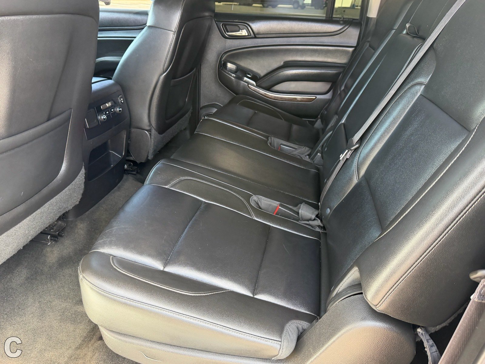 Used 2015 Chevrolet Suburban LT RWD image 19